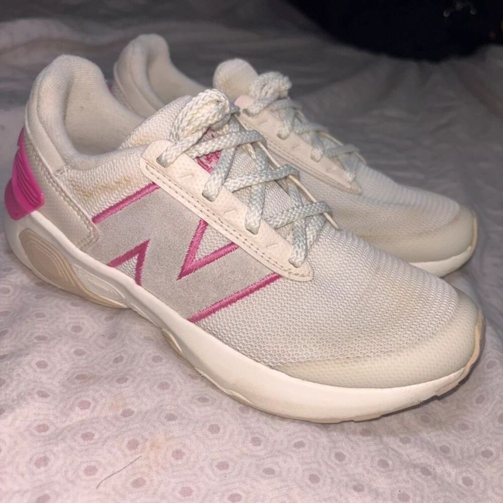 New Balance 1440 v1 Kids Athletic Lightweight Running Shoes Cream Pink Size 1